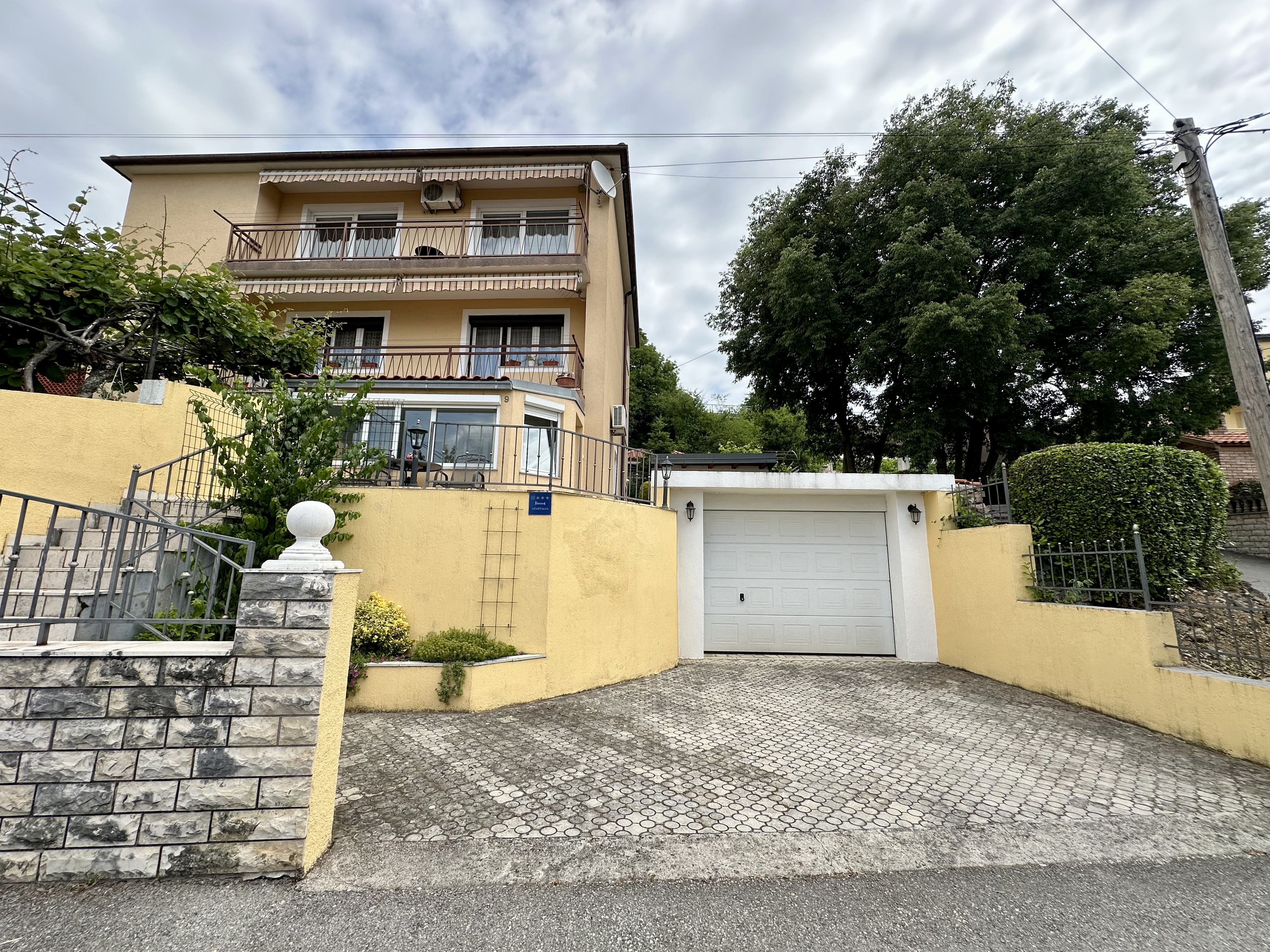 Apartman Car