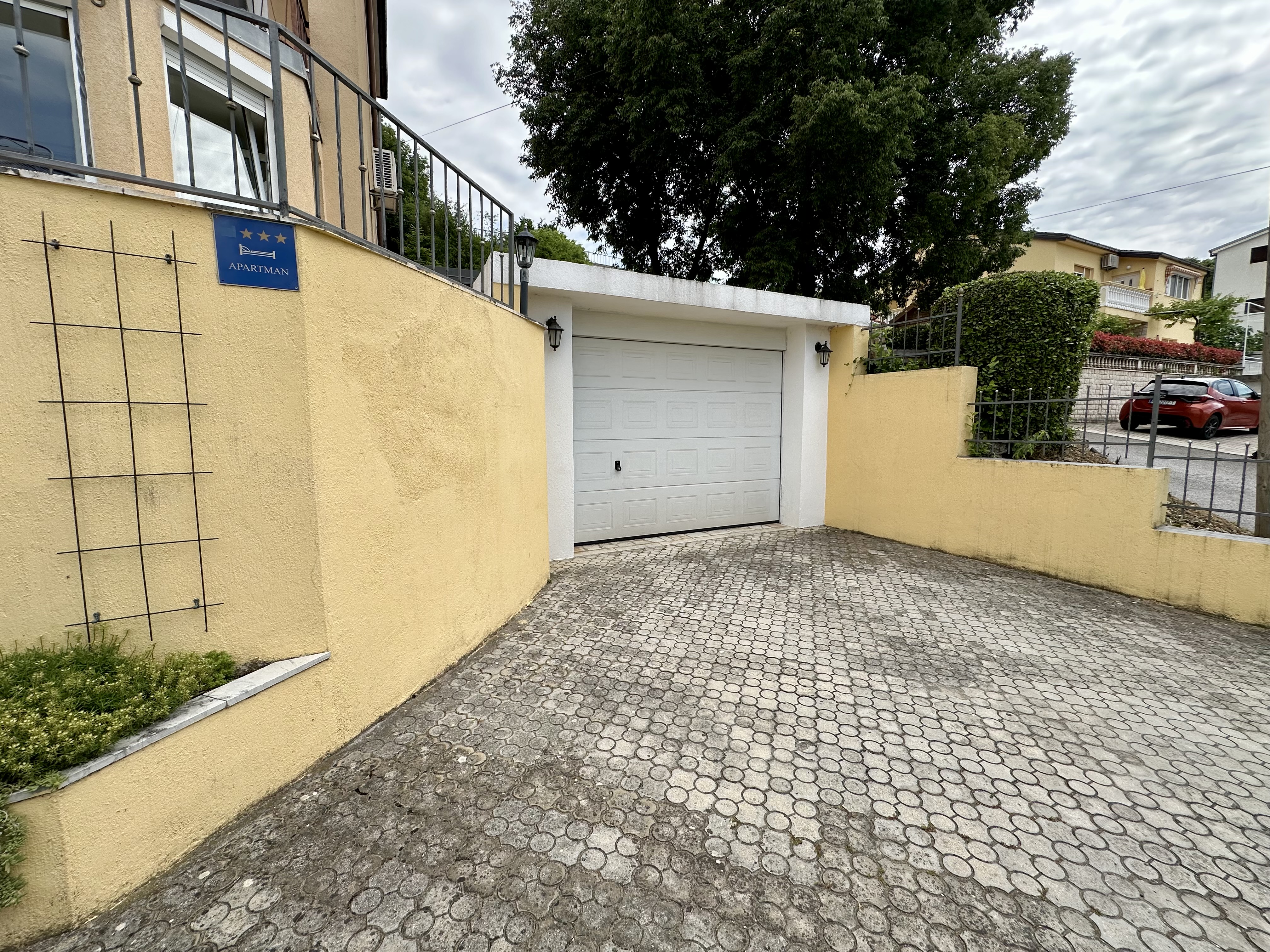 Apartman Car