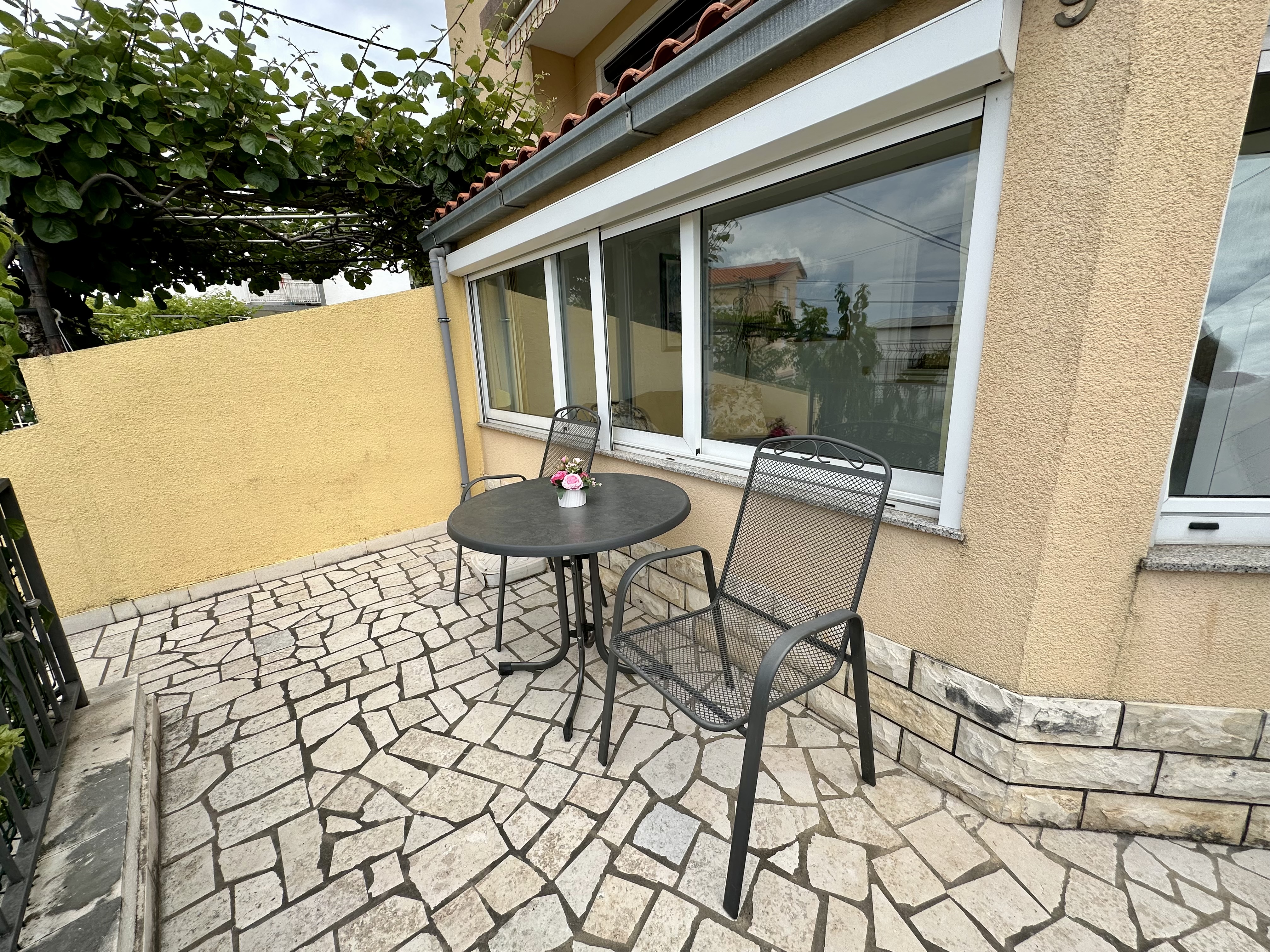 Apartman Car