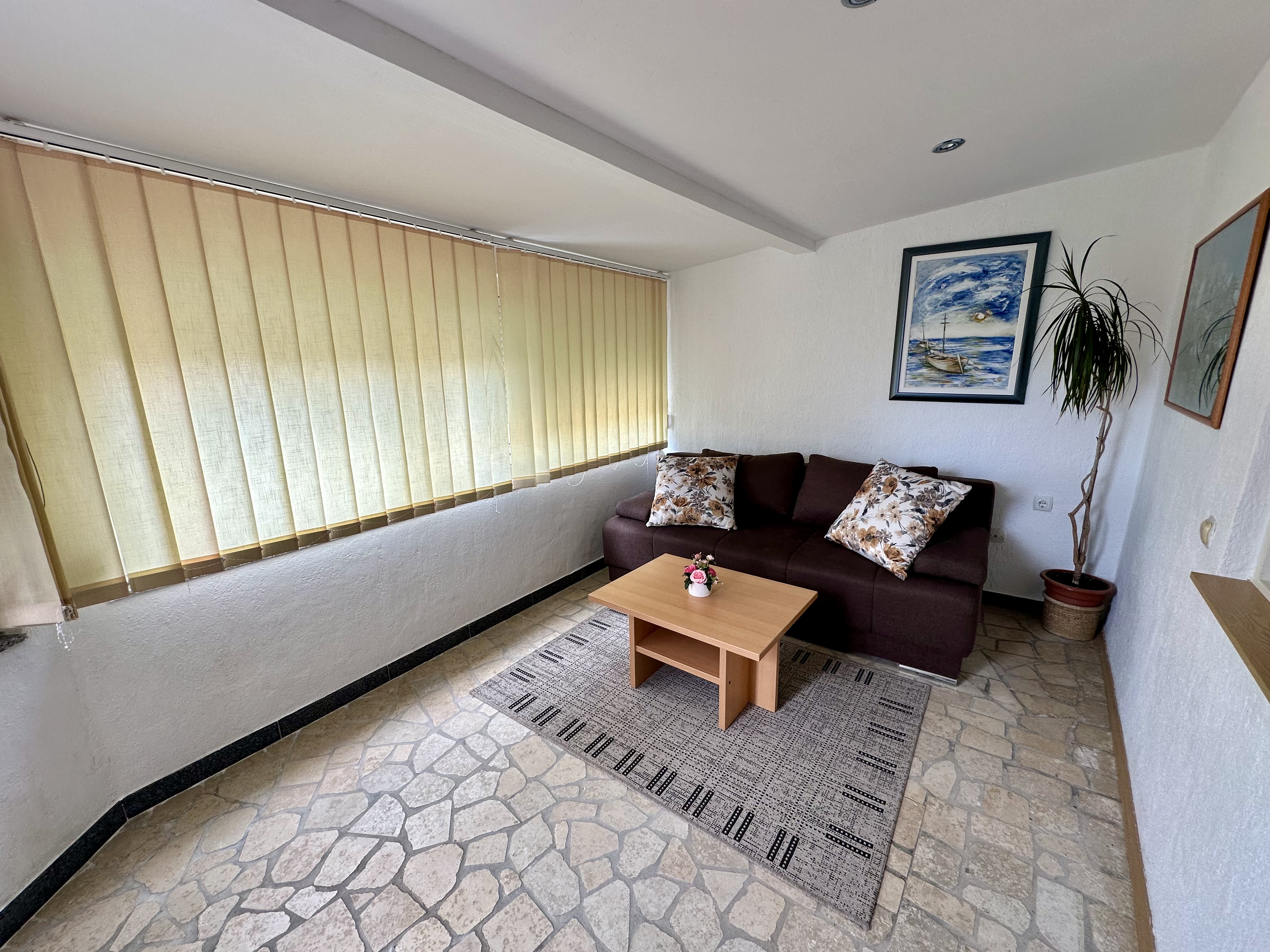Apartman Car