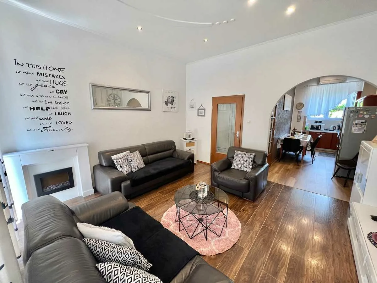 Holiday house Lona
