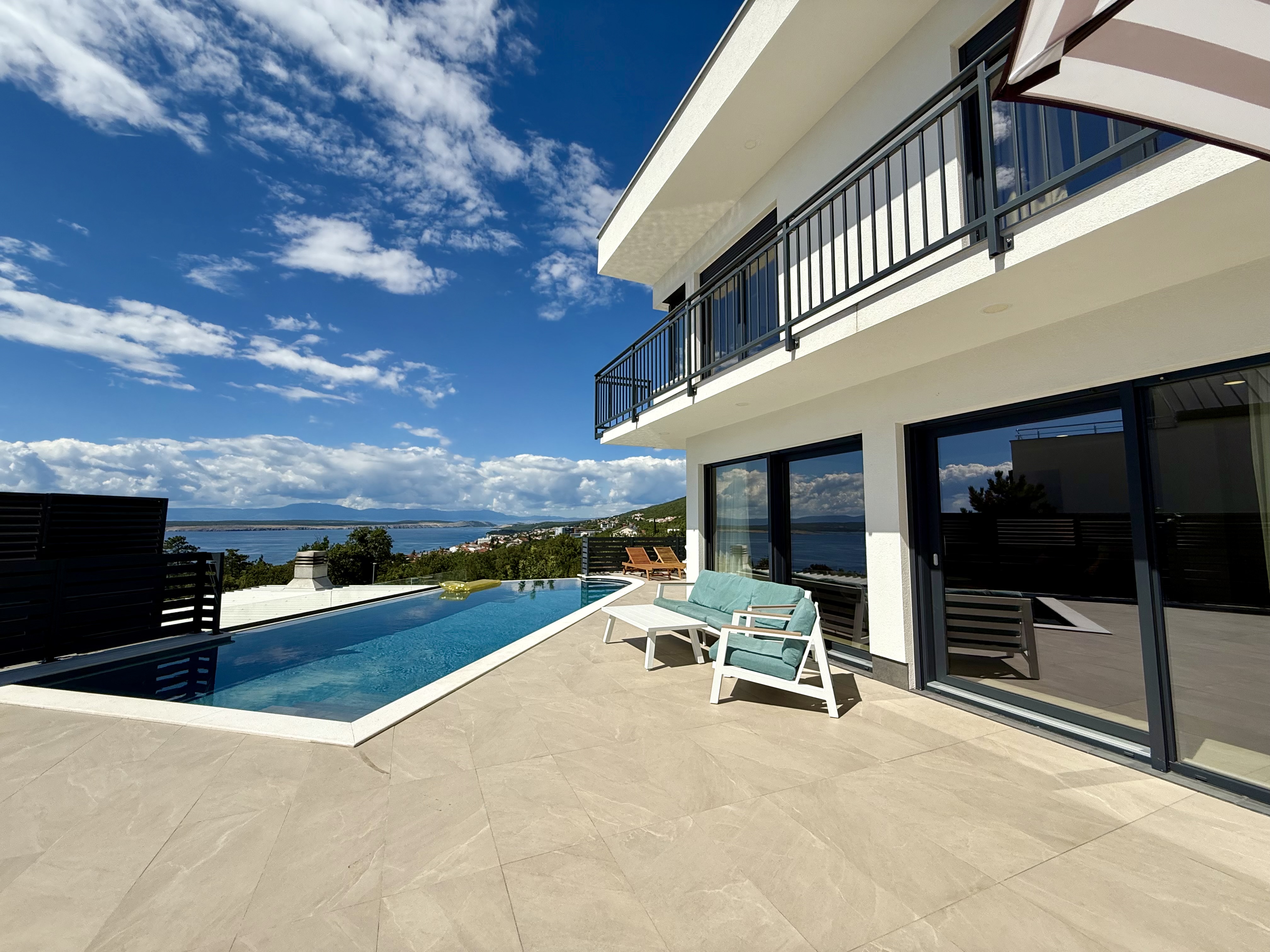 Villa V