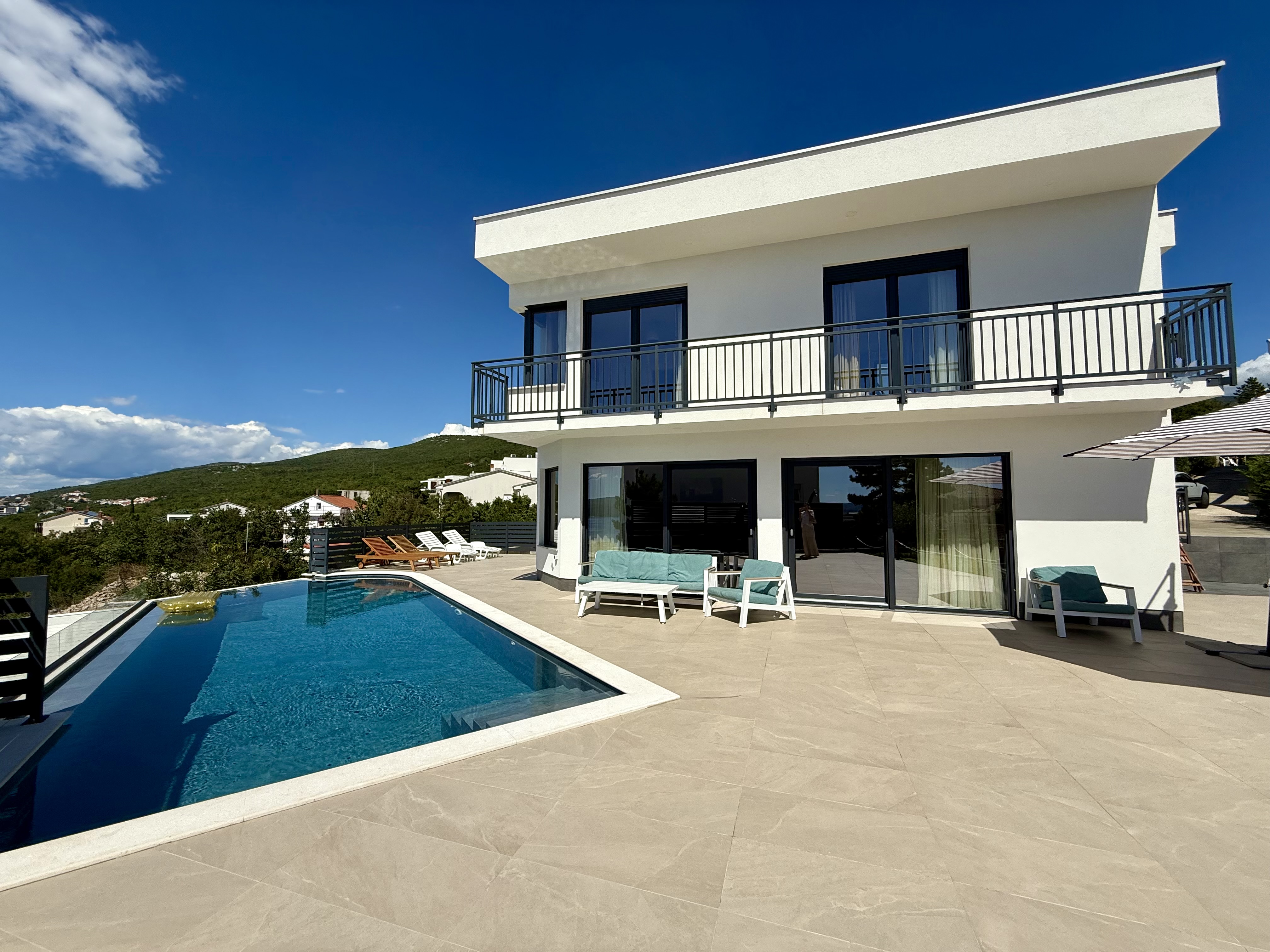 Villa V