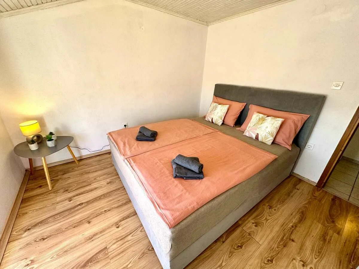Apartman Lora 1