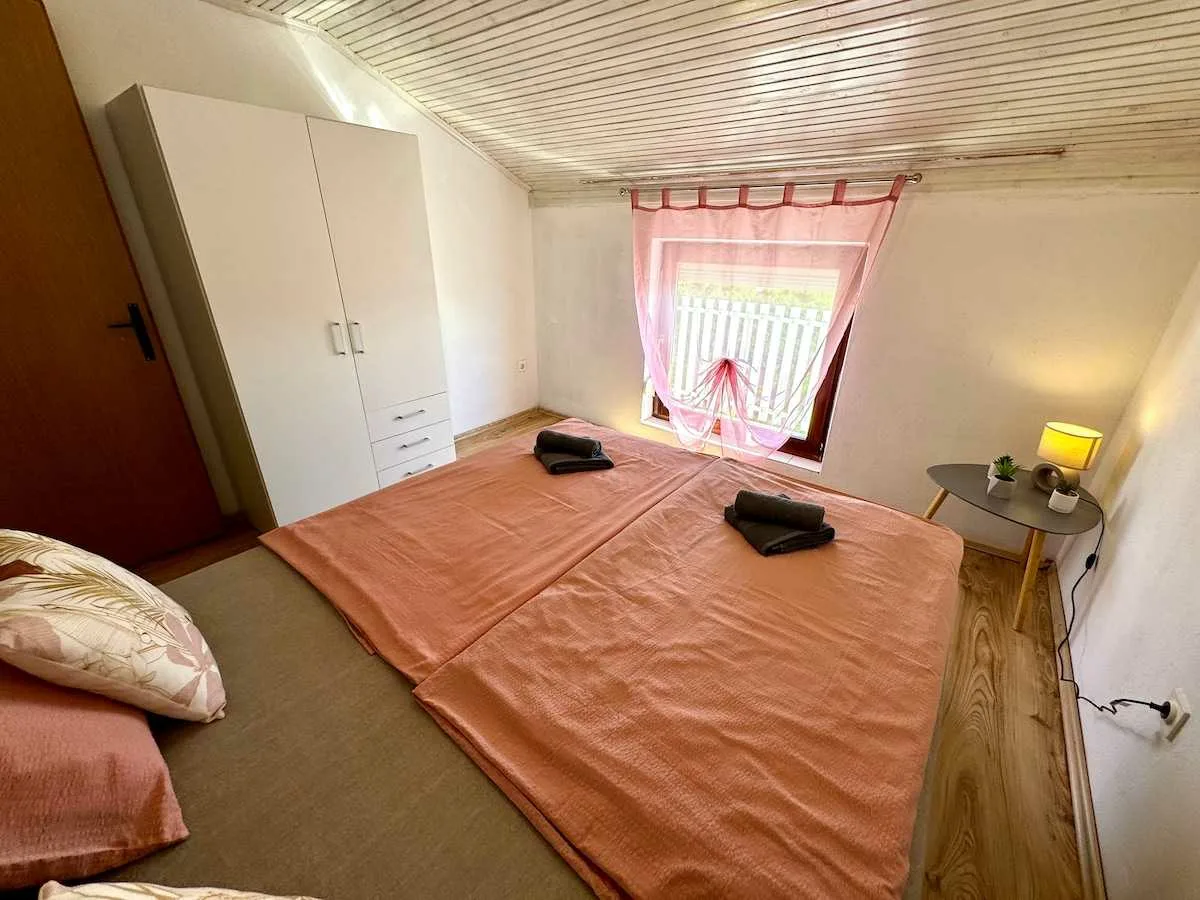 Apartman Lora 1