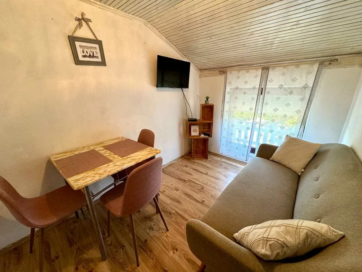 Apartman Lora 1